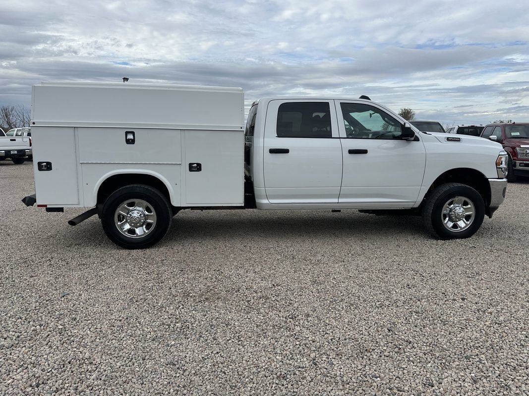 Used 2022 RAM 3500 Tradesman w/ Chrome Appearance Group AWD/4WD image 12