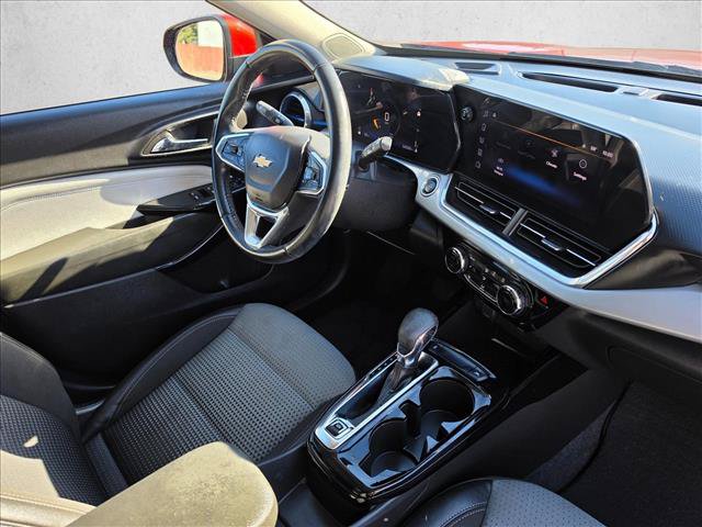 Used 2024 Chevrolet Trax LT w/ LT Convenience Package FWD image 10