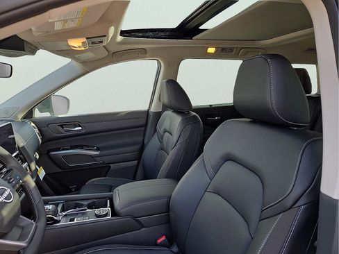 New 2026 Nissan Pathfinder SL image 14