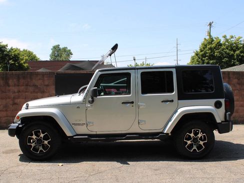 Used 2008 Jeep Wrangler Unlimited Sahara AWD/4WD image 2