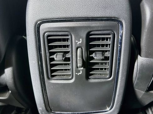 Used 2019 Jeep Grand Cherokee Laredo AWD/4WD image 28