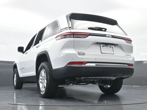 Used 2025 Jeep Grand Cherokee Laredo image 28