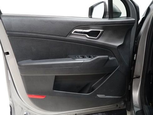 Used 2025 Kia Sportage LX image 19