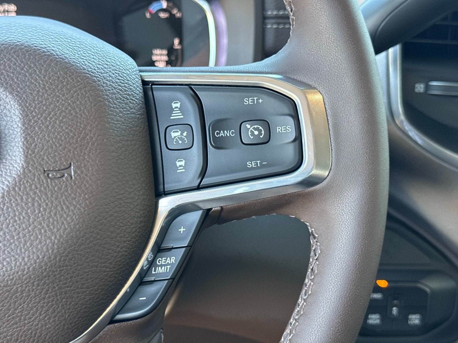 Certified 2025 RAM 2500 Laramie AWD/4WD image 30