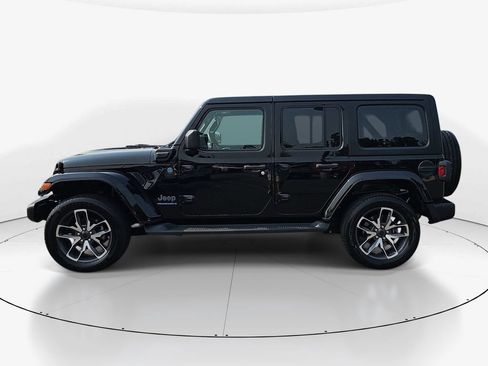 Used 2024 Jeep Wrangler Unlimited w/ Convenience Group AWD/4WD image 10