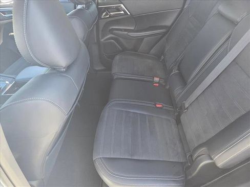 Used 2024 Mitsubishi Outlander SE image 18