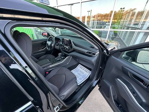 Used 2020 Toyota Highlander LE image 16