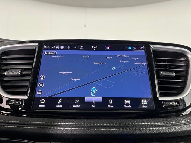 Used 2021 Chrysler Pacifica Limited FWD image 31