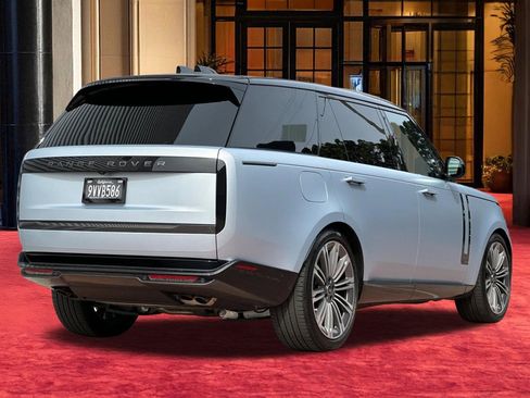 Used 2025 Land Rover Range Rover Long Wheelbase Autobiography AWD/4WD image 8