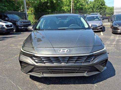 Certified 2026 Hyundai Elantra SE FWD image 2