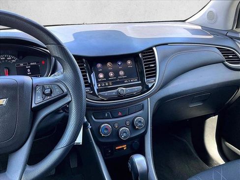 Used 2020 Chevrolet Trax LT FWD image 8