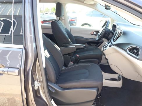 Used 2023 Chrysler Voyager LX FWD image 26