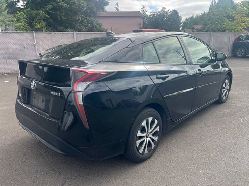 Used 2016 Toyota Prius Three w/ Advanced Technology Package FWD image 4