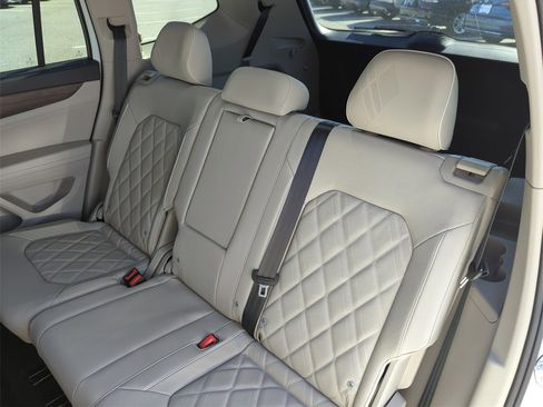 Used 2025 Volkswagen Atlas SEL Premium R-Line image 29