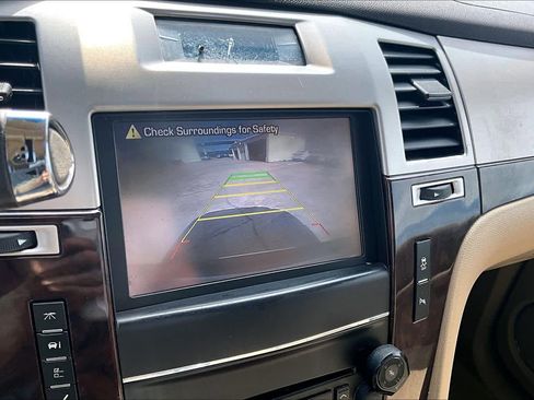 Used 2012 Cadillac Escalade Premium image 24