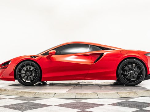 Used 2023 McLaren Artura RWD image 6
