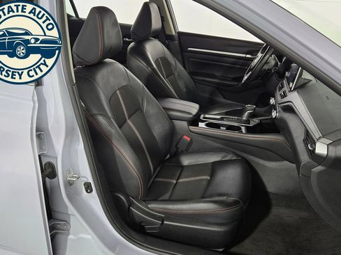 Used 2025 Nissan Altima 2.5 SR FWD image 34