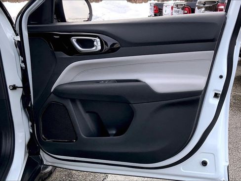 Used 2024 Jeep Compass Limited image 20