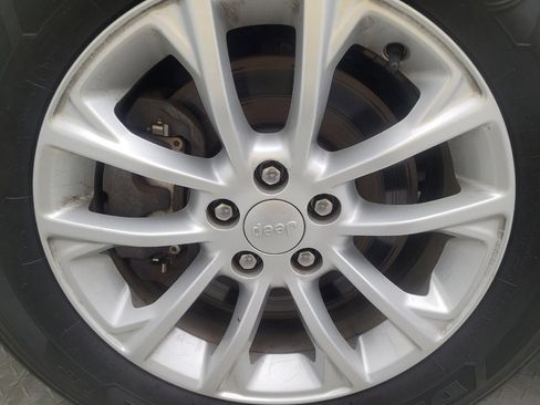 Used 2020 Jeep Cherokee Latitude w/ Cold Weather Group image 31