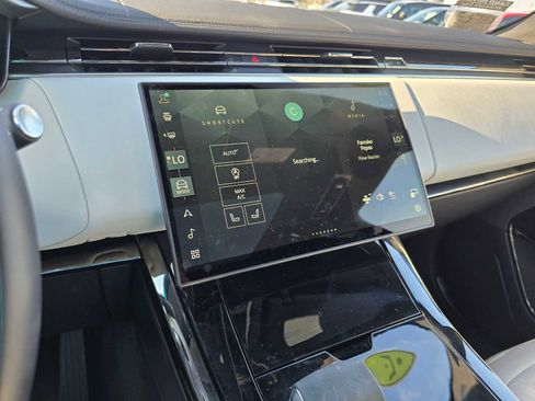 Certified 2025 Land Rover Range Rover Sport SE image 27