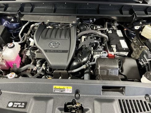 Used 2024 Toyota Highlander LE AWD/4WD image 26