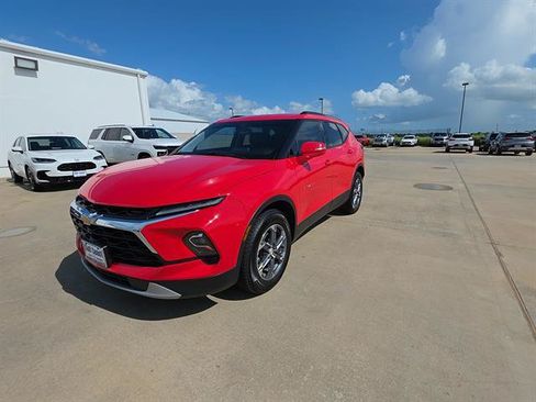 Used 2024 Chevrolet Blazer LT FWD image 1