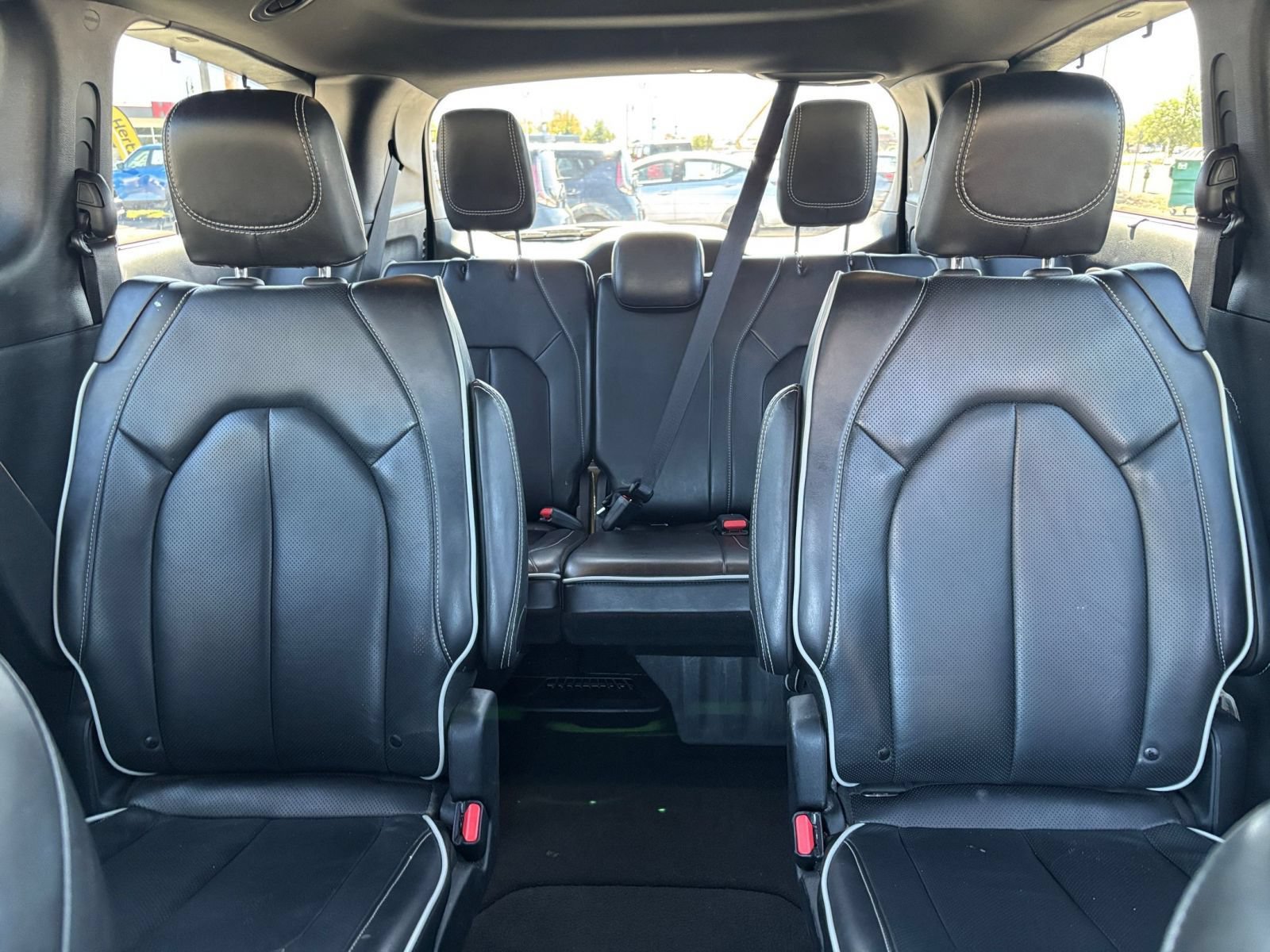 Used 2025 Chrysler Pacifica Limited FWD image 42