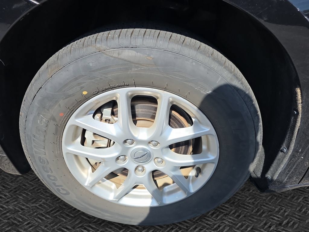 Used 2023 Chrysler Voyager LX FWD image 11