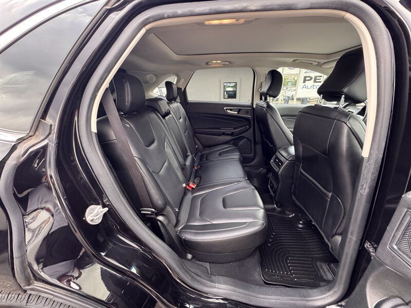 Used 2022 Ford Edge Titanium w/ Class II Trailer Tow Package AWD/4WD image 32