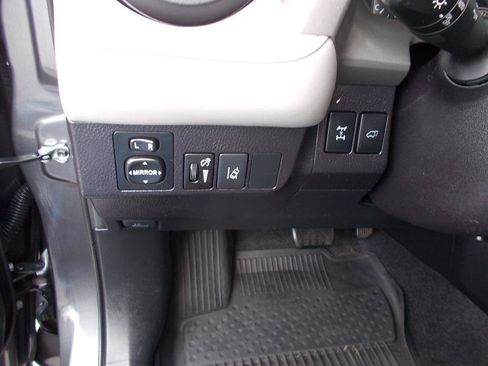 Used 2017 Toyota RAV4 XLE AWD/4WD image 29