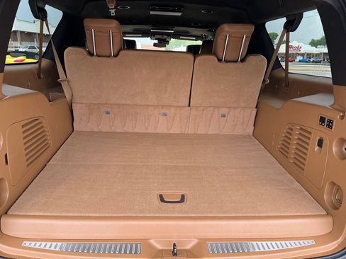 Used 2017 Cadillac Escalade ESV Platinum AWD/4WD image 24
