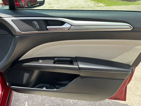 Used 2019 Ford Fusion SE w/ Equipment Group 151A FWD image 31