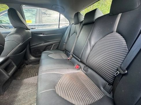 Used 2019 Toyota Camry SE w/ Convenience Package FWD image 4