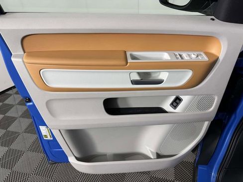 Used 2025 Volkswagen ID. Buzz 1st Edition image 17