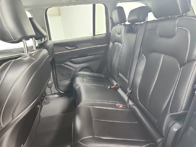 Used 2023 Jeep Grand Cherokee Limited AWD/4WD image 36