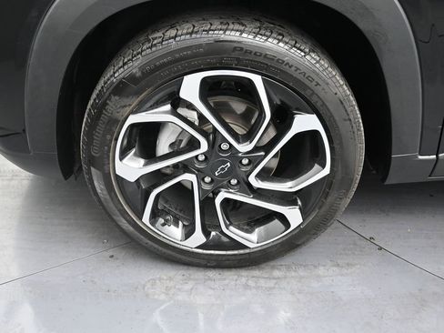 Used 2024 Chevrolet Trax RS w/ Sunroof Package image 9