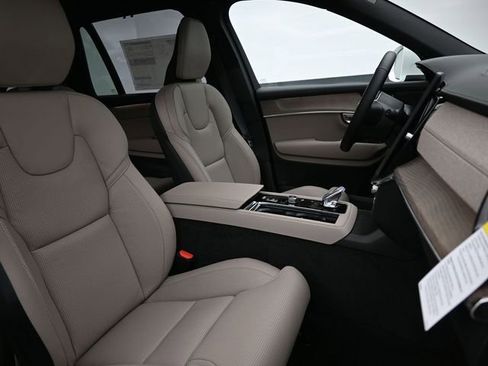 New 2026 Volvo XC90 B6 Ultra w/ Protection Package image 36