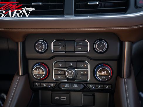 Used 2023 Chevrolet Suburban High Country AWD/4WD image 31