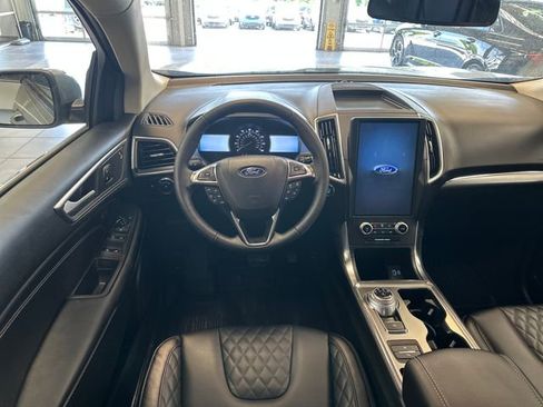 Used 2024 Ford Edge Titanium AWD/4WD image 2