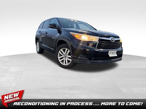Used 2016 Toyota Highlander LE image 1