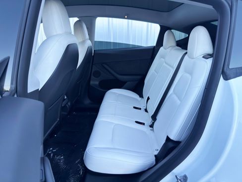 Used 2022 Tesla Model Y Long Range image 42