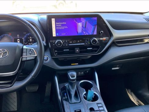 Used 2023 Toyota Highlander Limited image 7