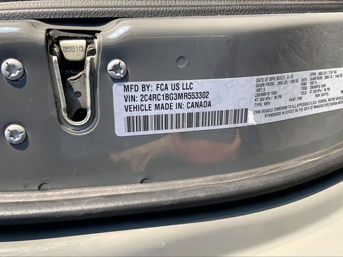 Used 2021 Chrysler Pacifica Touring-L w/ Uconnect Theater Family Group FWD image 29