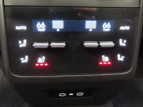 Certified 2025 Porsche Macan 4 Electric AWD/4WD image 34