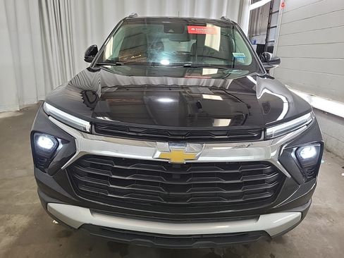 Used 2026 Chevrolet TrailBlazer LT FWD image 2