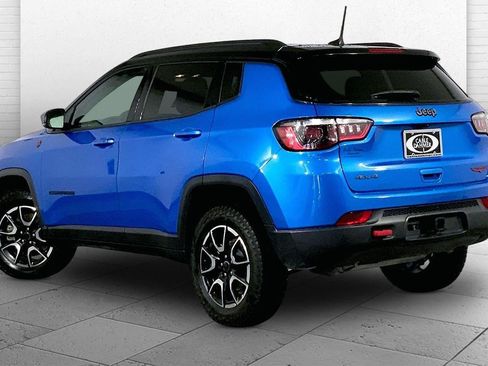 Used 2025 Jeep Compass Trailhawk w/ Trailer Tow Group AWD/4WD image 4