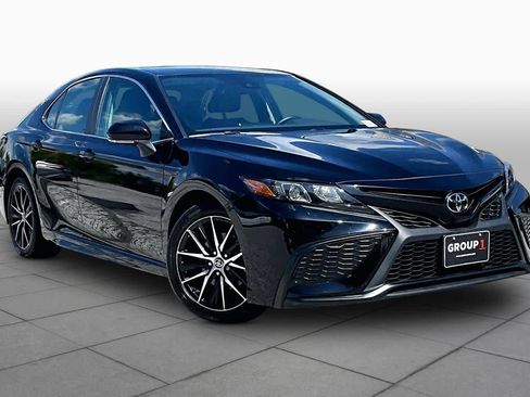 Used 2024 Toyota Camry SE FWD image 3