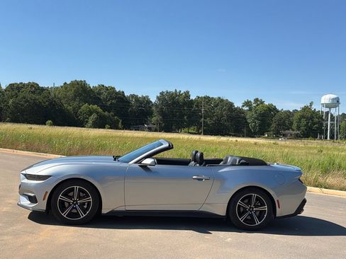 Used 2025 Ford Mustang Premium RWD image 32