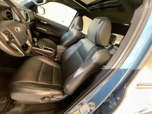 Used 2019 Toyota Tacoma TRD Off-Road AWD/4WD image 11