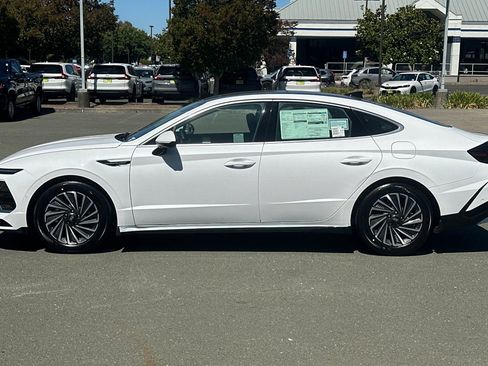 New 2025 Hyundai Sonata Limited image 7
